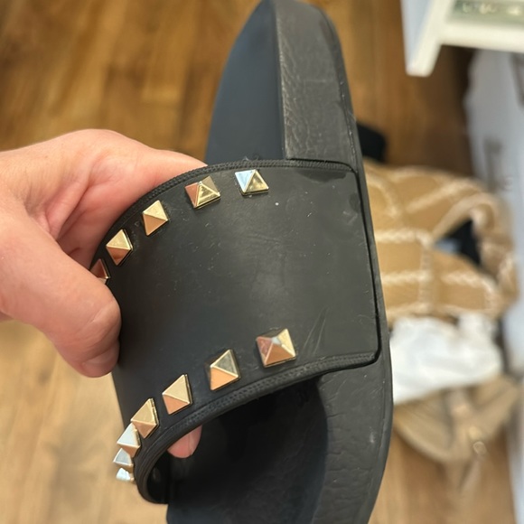 Valentino rockstud slides black size 38 (I’m a size 7 and they fit perfectly). - Picture 7 of 7